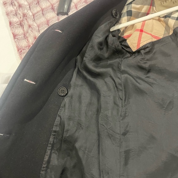 Like new Burberry Wool Jacket It’s navy blue. Haven’t used it in a while. - Picture 5 of 8
